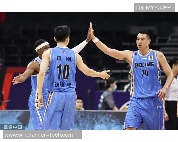 北京首钢与广东队争夺总冠军的激烈对决引发球迷热议与期待