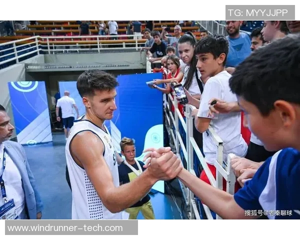 男篮蓝队迎战塞尔维亚强强对决引发球迷热议与期待